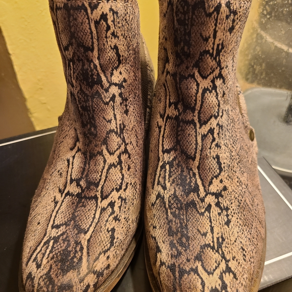 MIA boots
